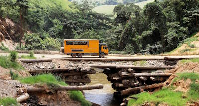 Komfortable Busreisen oder preisgünstige Overland-Touren