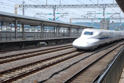 Selbstorganisiertes, unabhängiges Reisen mit öffentlichen Verkehrsmitteln