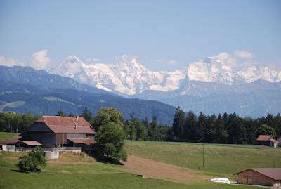 Wie reist man in der Schweiz? Was kann man dort unternehmen?